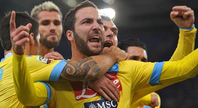 Dua Gol Higuain Dukung Napoli Benamkan Lazio